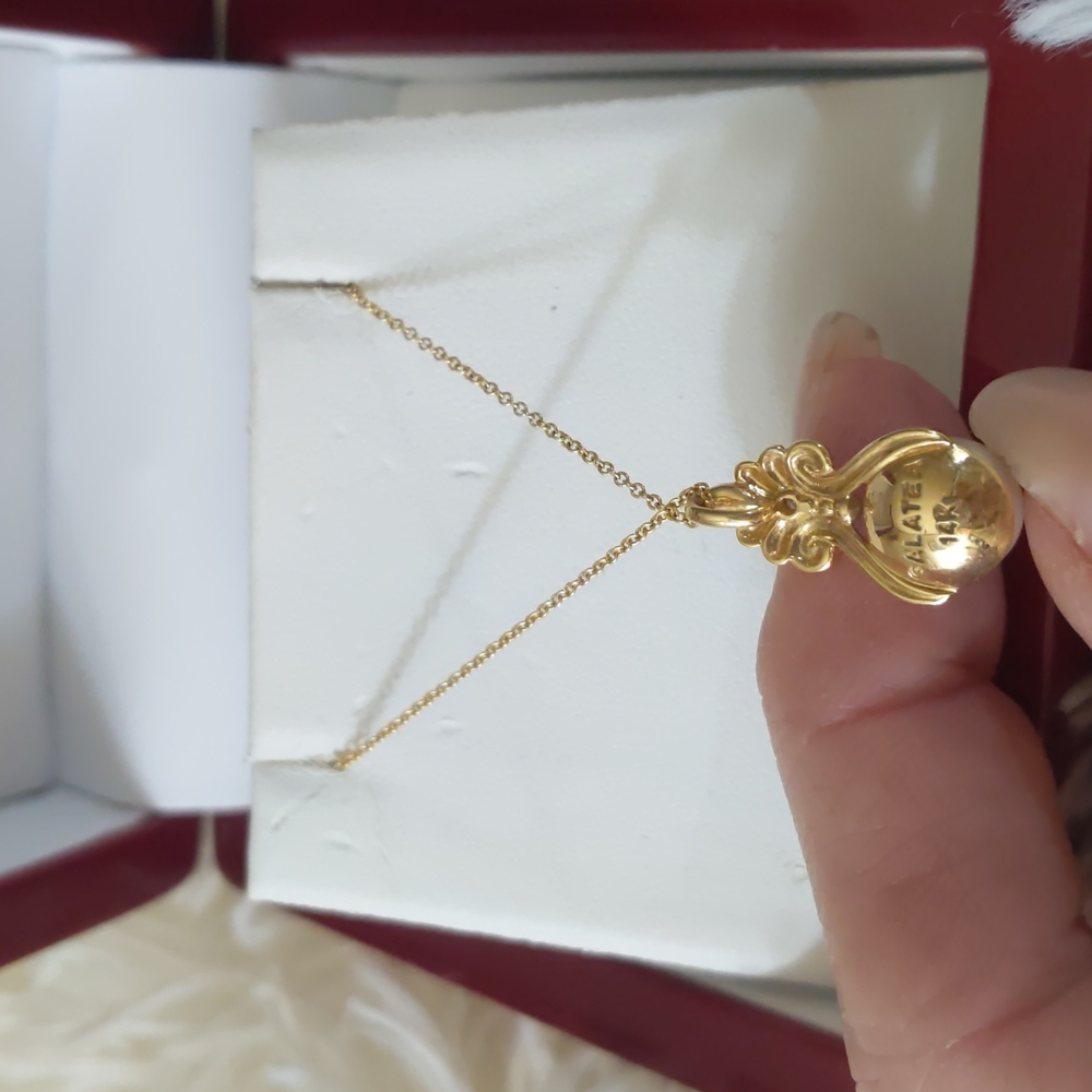 Diamond in a Pearl Necklace - Picture 3 of 5